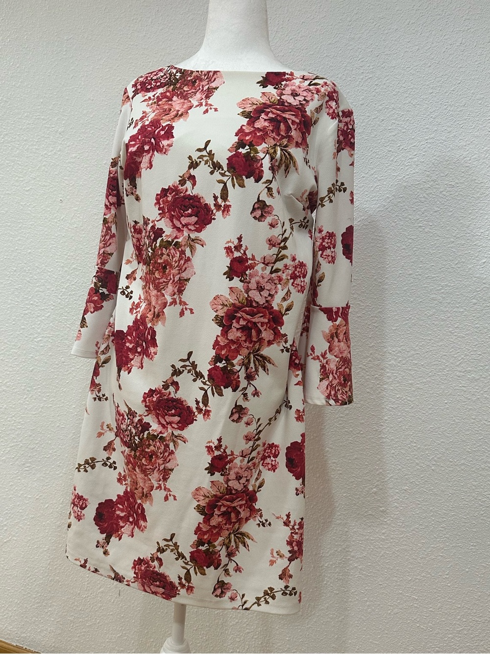 Enfocus Studio Cream Shift Dress with Red Rose Floral Print